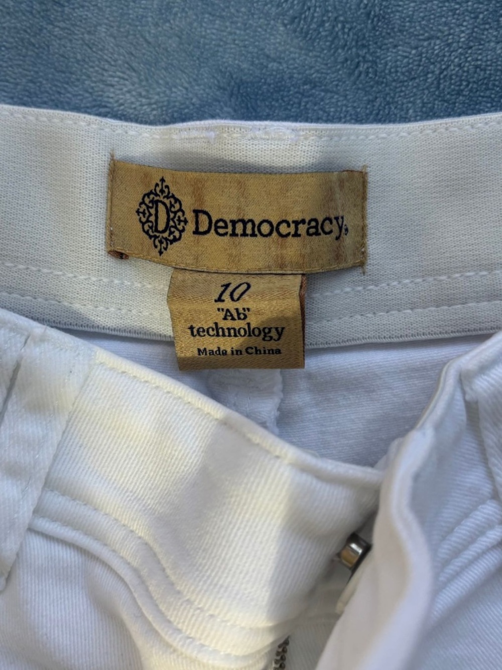 DEMOCRACY Ab Tech High Rise Patch Wide Leg Ankle White Jeans Size 10 - Picture 3 of 7